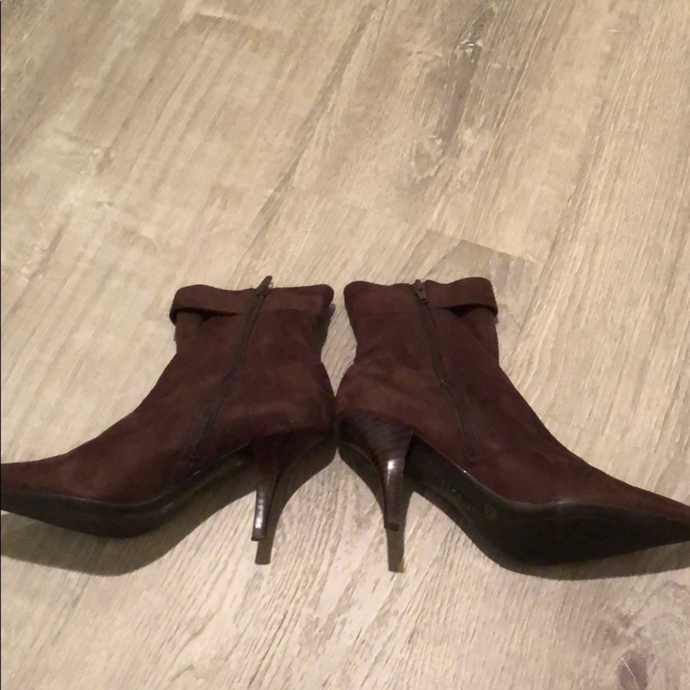 BCBGirls chocolate brown suede booties size 7 - Picture 6 of 8